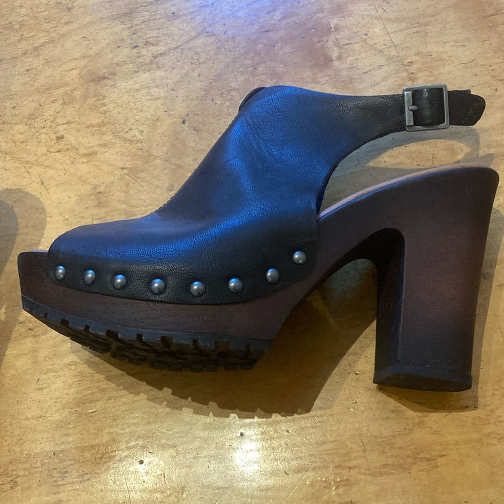 Korks clogs black size 8